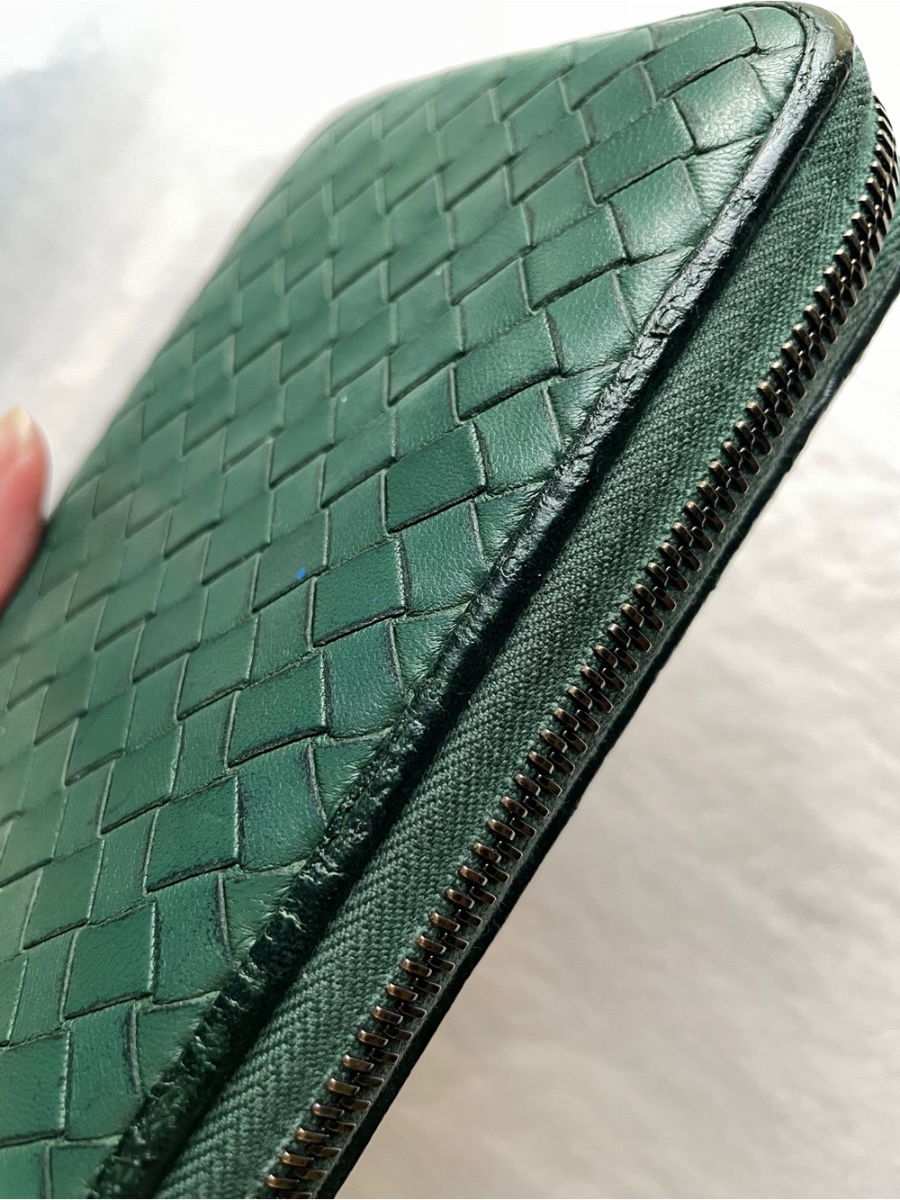 BOTTEGA VENETA // green intrecciato woven leather Zip-Around continental wallet - Picture 6 of 16